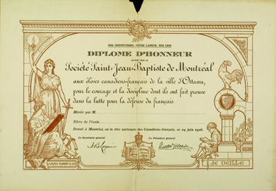 Reproduction d'un formulaire d'un dipl&ocirc;me d'honneur offert par la Soci&eacute;t&eacute; Saint-Jean-Baptiste de Montr&eacute;al aux &eacute;l&egrave;ves canadiens-fran&ccedil;ais d'Ottawa, 24 juin 1916.