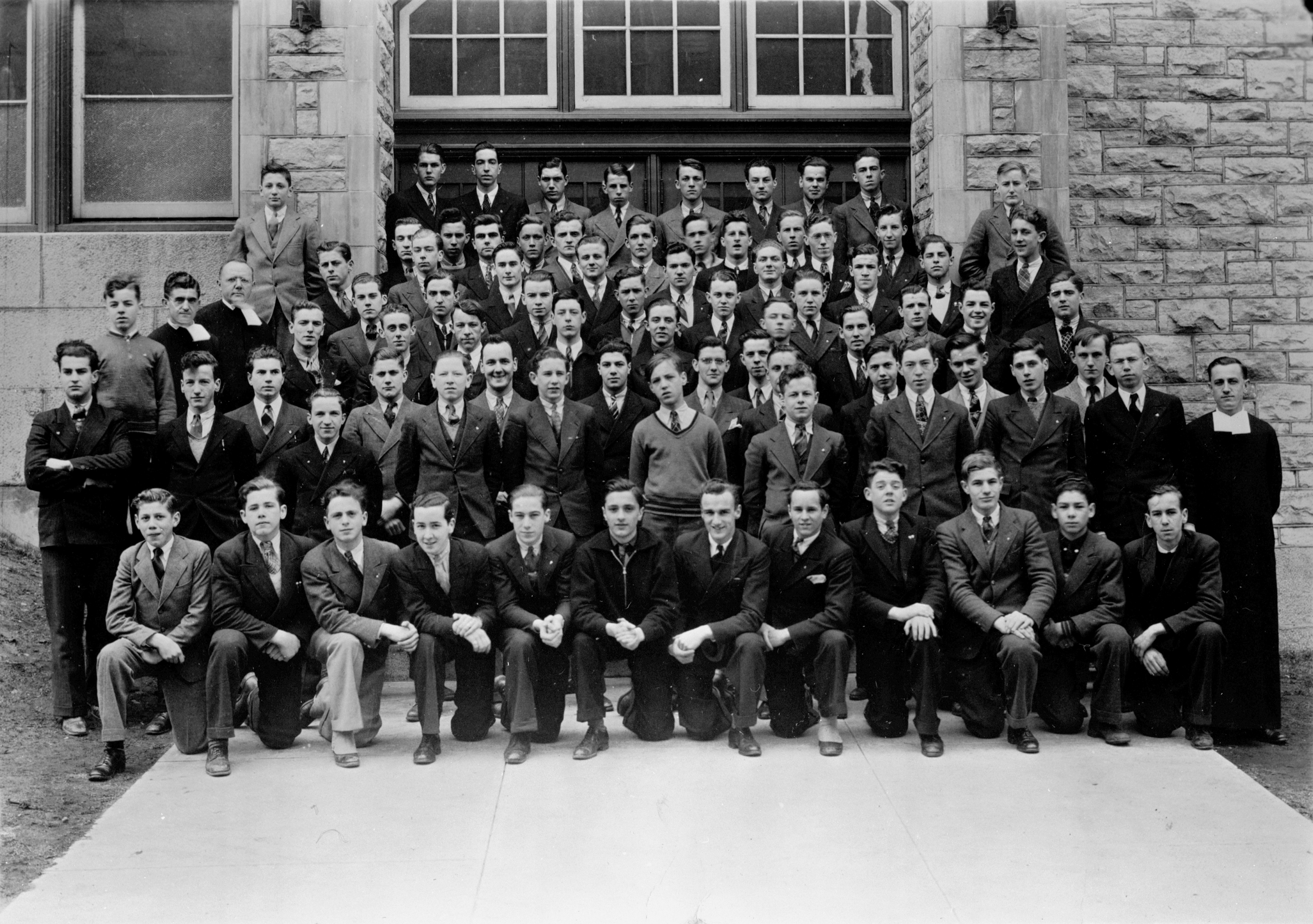 Reproduction d'une photographie des &eacute;tudiants de l'Acad&eacute;mie De-La-Salle, Ottawa, Ontario, 1937.