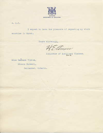 Reproduction de la quatri&egrave;me page d’une lettre de Harold Edwin Amoss, inspecteur des classes auxiliaires, minist&egrave;re de l’&Eacute;ducation de l’Ontario, &agrave; Ga&euml;tane V&eacute;zina, enseignante &agrave; la pouponni&egrave;re des jumelles Dionne, 22 f&eacute;vrier 1939.