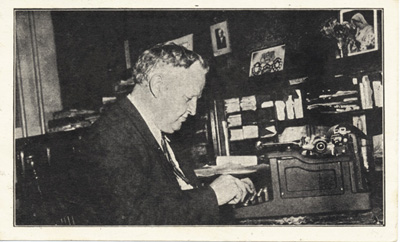 Reproduction du recto d’une carte postale comprenant une photographie de l’Oncle Jean, Victor Barrette, 9 ao&ucirc;t 1944.