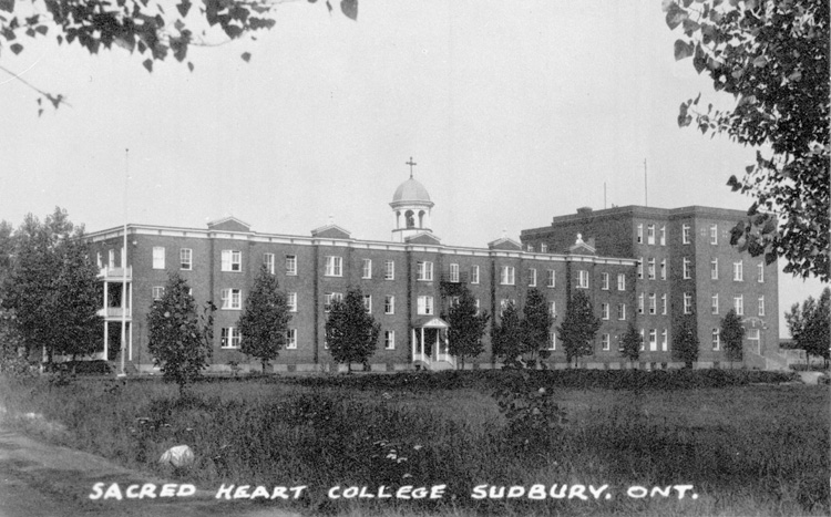 Reproduction d’une carte postale du Coll&egrave;ge Sacr&eacute;-Coeur de Sudbury (Ontario), ca 1930.